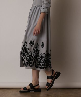 GRACE CONTINENTAL ストライプ刺繍ワンピース ブラック