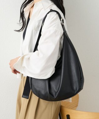 russet ≪ショルダーバッグ人気NO.1モデル≫ソフトレザーラウンドビッグショルダーバッグ(CE-1325-WEB) Black2（シルバー金具）