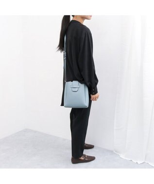 UNBILLION 【テレビ ドラマ着用アイテム】カシュカシュ cachecache / 3つ口縦型ショルダーバッグ ブルー