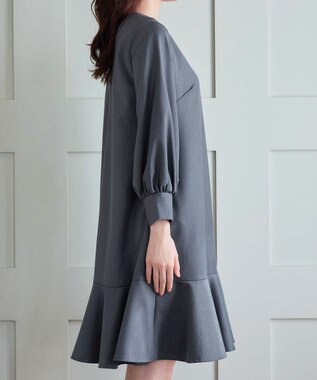 Tiaclasse L 裾フレアパフスリーブワンピース チャコールグレー