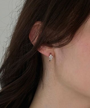 Phoebe ロマンティックビジューバタフライフープピアス　シルバー シルバー