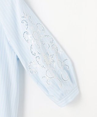 自由区 S エンブロイダリーブロードパフスリーブ ブラウス サックス×オフ