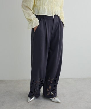 Green Parks フラワーくり抜き刺繍スウェットワイドパンツ Charcoal Gray