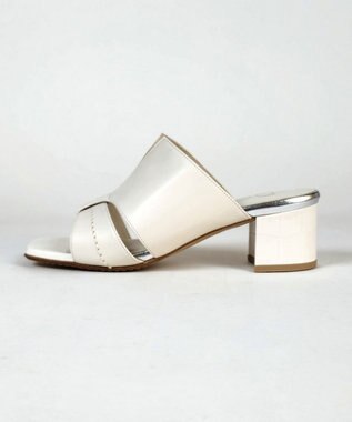 Dominic3 型押しヒール レザーVカットミュール アイボリー