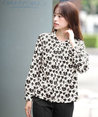 Tiaclasse L 【新色追加・洗える】バンドカラー2WAYタックブラウス オフフラワー