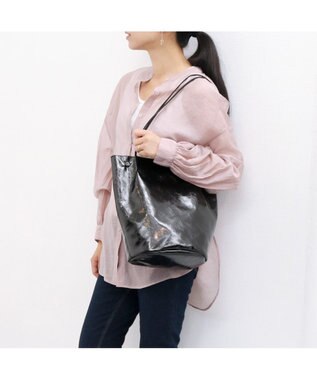 UNBILLION カシュカシュ cachecache / クラッシュメタリック肩入れバケツトートバッグ ブラック