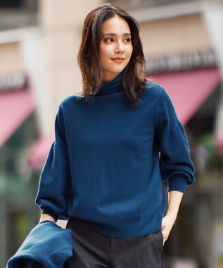 自由区 【洗える】ソフトウールハイゲージパフスリーブハイネック ニット ブルー系