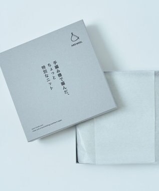 AND WOOL 〈上質な素材と手仕事から生まれたニット〉ホワイトカシミヤ100％のスヌード　（ツートンカラー） ネイビー×ライトグレー