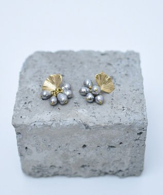 monshiro 【ガラスパール】イチョウプチ ピアス ゴールド×グレー