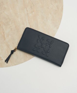 russet エンボスモノグラム多機能ウォレット(SO-448)