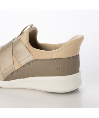ing <ing>ハンズフリースニーカー ライトベージュ