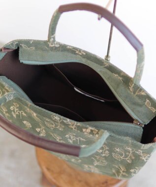 AND WOOL 花刺繍の半円バッグ グリーン