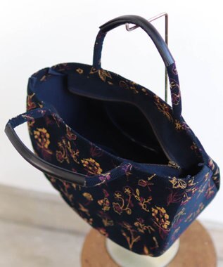 AND WOOL 花刺繍の半円バッグ ネイビー