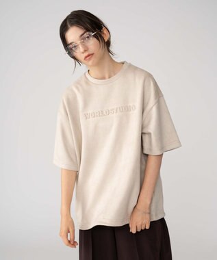 WEGO 【ユニセックス着用ITEM/MLサイズ展開】フェイクスウェードエンボスロゴT（SS） ホワイトアイボリー