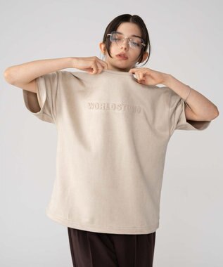 WEGO 【ユニセックス着用ITEM/MLサイズ展開】フェイクスウェードエンボスロゴT（SS） ホワイトアイボリー