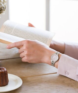 CITIZEN 【少し大きめの28mmケース】見やすさと可愛いらしさが魅力の電波時計 シルバー。防水 シンプル 日付 秒針 簡単ベルト調整。 シルバー