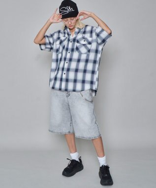 WEGO 【ユニセックス着用ITEM】チェーン付きスーパーバギーデニムショーツ グレー