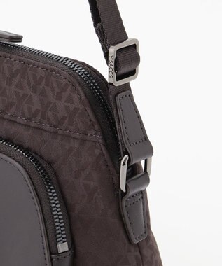 Y'SACCS モノグラムジャカード　ハーフムーンショルダー チョコ