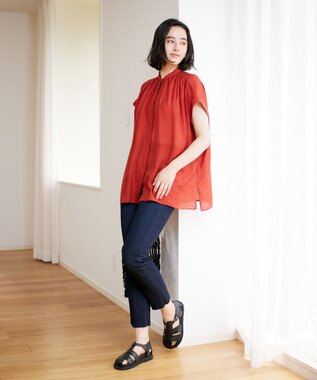 UNFILO 【撥水】ヴィンテージライク ブラウス スカーレット