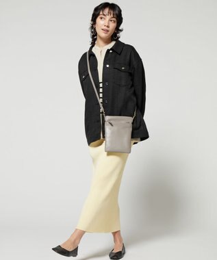 LA BAGAGERIE シープレザー　スクエアポシェット グレージュ