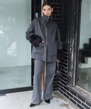 BEIGE， 【洗える・VERY NaVY12月号掲載】CHESTER / フェイクファークルーネックニット Md.Gray