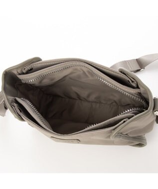 Y'SACCS ヒートエンボス ポルカドットポシェット グレージュ