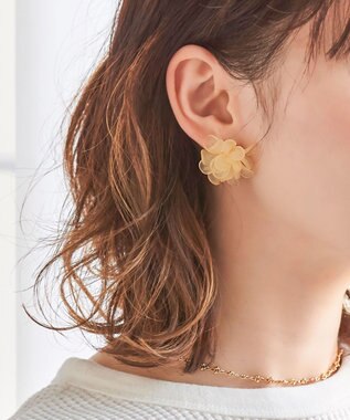Phoebe マーガレットフラワーカラーピアス  アイボリー アイボリー