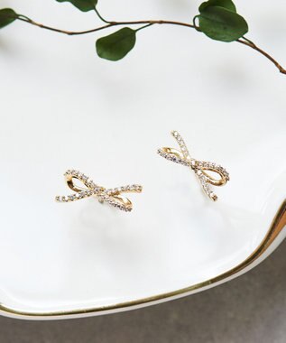 Phoebe フィミニティーリボンビジューピアス ゴールド
