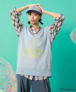 Green Parks ＴＯＹ　ＳＴＯＲＹ　／　刺繍Ｖネックニットベスト Sax