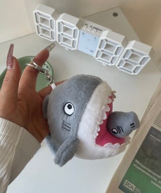 WEGO ふりふりシャークぬいぐるみキーホルダー