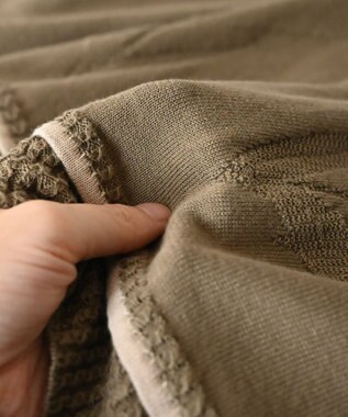 muuc 〈細番手の高級綿糸コットンコーマ糸〉〈洗練された繊維の滑らかな肌触り〉〈お家で洗えるニット〉模様編み ポピーの花リンクス編み カーディガン カーキブラウン