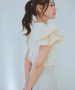 Feroux フリル袖  Tシャツ アイボリー系