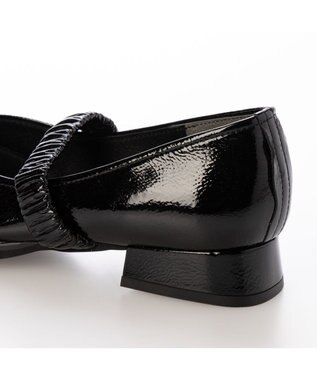 MODE ET JACOMO <D'ICI>Vカットシャーリングストラップフラットシューズ ブラックエナメル