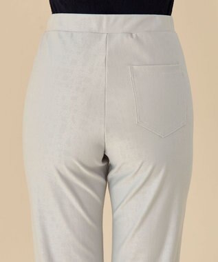 Chacott エレガンスブーツカットパンツ パールグレー