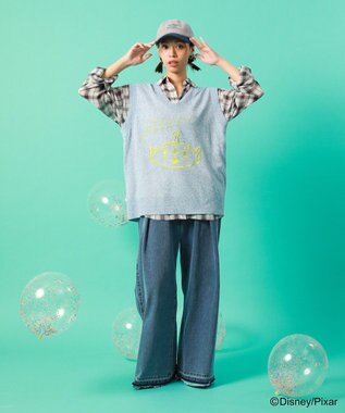 Green Parks ＴＯＹ　ＳＴＯＲＹ　／　刺繍Ｖネックニットベスト Sax