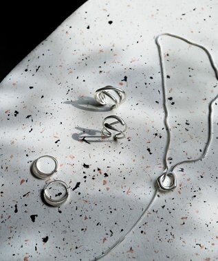 blancotokyo 【金属アレルギー対応/サイズフリー】ニュアンスクロスリング NIEBLA シルバー