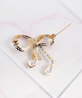 Tiaclasse 【安田美沙子さん着用】キュービックリボンモチーフブローチ ゴールド