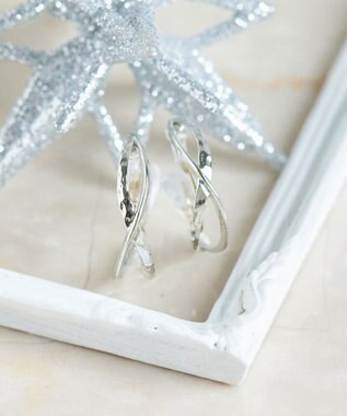 Phoebe 〈シリーズ累計販売10000点突破！〉〈痛くないシリーズ/金属アレルギー対応〉クロスフープクリスタルループフィットイヤリング　シルバー シルバー