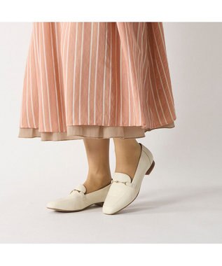 ing <ing>スクエアトゥビットローファー アイボリー