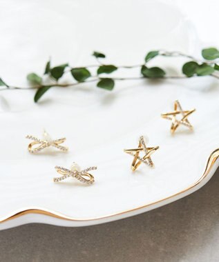 Phoebe フィミニティーリボンビジューピアス ゴールド