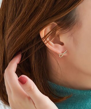 Phoebe フィミニティーリボンビジューピアス ゴールド