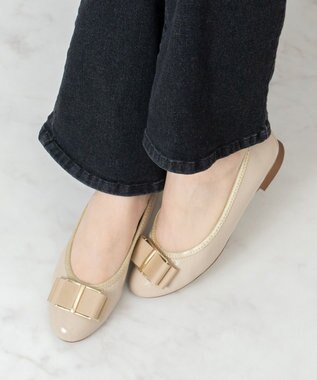 Bridget Birkin 【Bridget Birkin】バックルグログランリボンレインパンプス ベージュエナメル