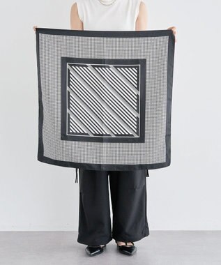 Green Parks ７０ｃｍ　幾何学柄スカーフ Black