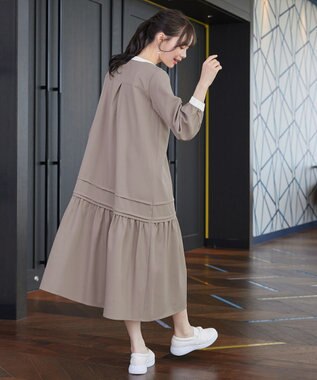 Tiaclasse L ピンタックギャザークレリックシャツワンピース グレージュ