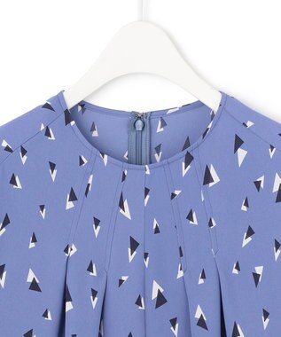 ICB 【UVケア・速乾】Back Satin Amunzen クルーネックブラウス スマルトブルー柄