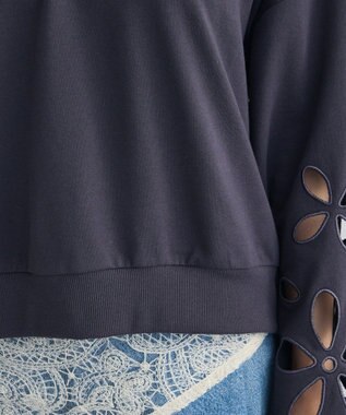 Green Parks フラワーくり抜き刺繍スウェットプルオーバー Charcoal Gray