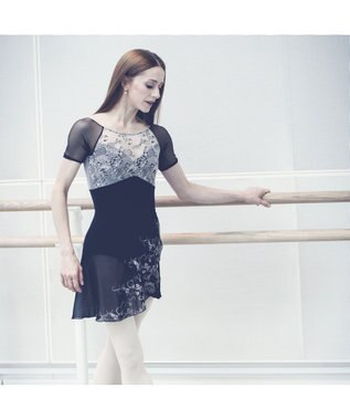 Chacott 【Nela ライン】ハーフスリーブレオタード ブラック