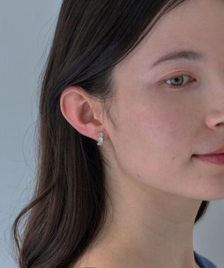 Phoebe 【痛くないシリーズ/金属アレルギー対応】マーガレットフラワーフープライトフィットイヤリング　シルバー シルバー