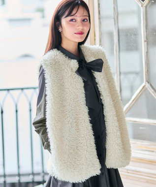 Feroux プードルファー ジレ アイボリー系