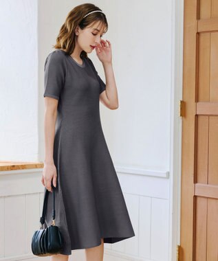 Tiaclasse 【洗える】クルーネック半袖ニットフレアワンピース チャコールグレー